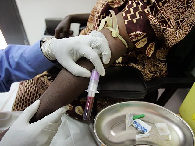 ВОЗ: от эболы умер 961 человек, ситуация вышла из-под контроля