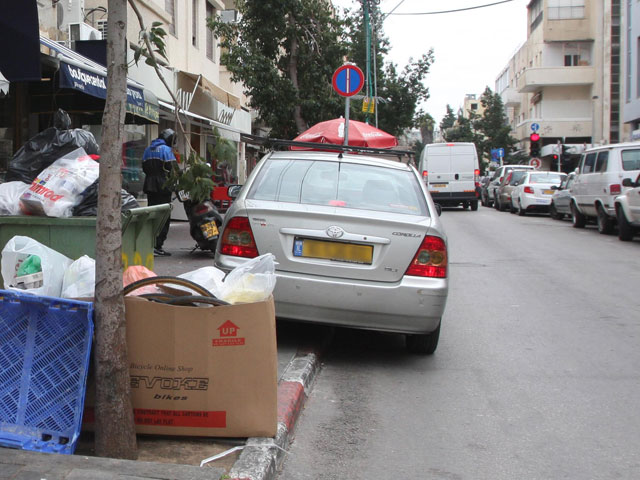 Израильских водителей вновь штрафуют за парковку в неположенном месте  