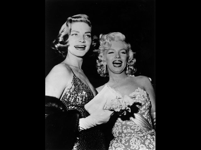 Лорен Бэколл и Мэрилин Монро в 1954 году