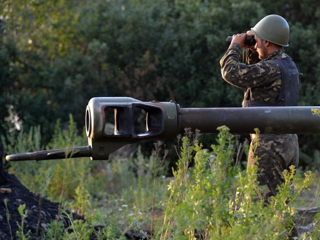Пресс-центр АТО: Россия продолжает обстреливать позиции украинских военных из "Градов" и минометов  