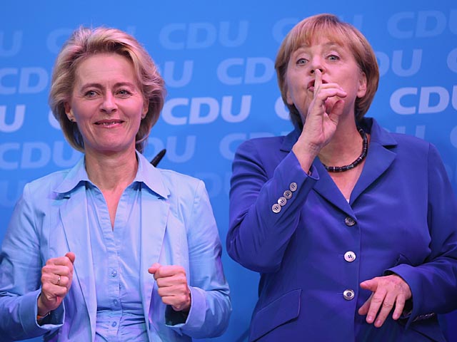 Министр обороны Урсула фон дер Лайен и канцлер Германии Ангела Меркель
