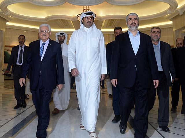 Махмуд Аббас, эмир Катара Тамим бин Хамад бин Халифа Аль Тани и Халид Машаль. 21 августа 2014 года