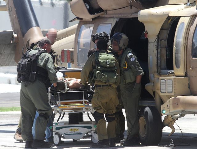 Эвакуация раненого в больницу "Тель а-Шомер". 25.07.2014