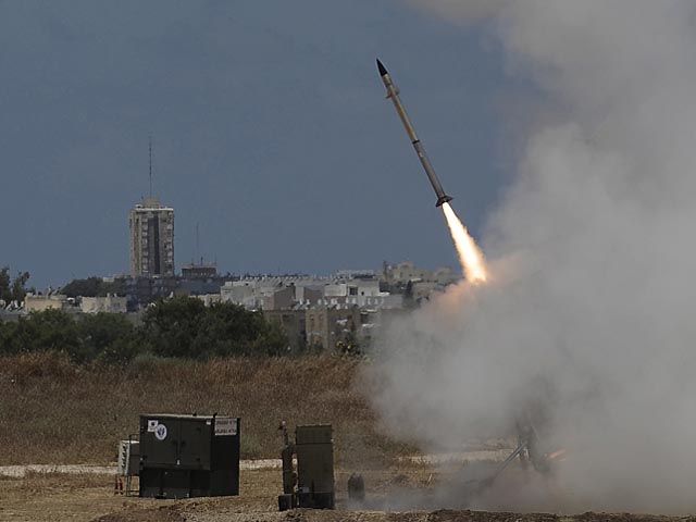 Две ракеты сбиты "Железным куполом" над Сдеротом