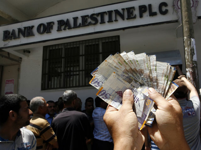 "Аль-Баян": невыплаты зарплат ХАМАСу могут сорвать перемирие в Газе  