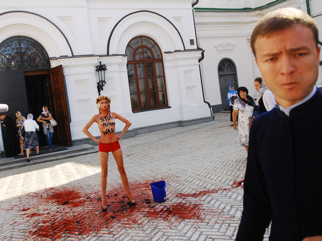 Акция FEMEN на территории Киево-Печерской Лавры. 11 сентября 2014 года