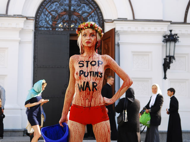 Акция FEMEN на территории Киево-Печерской Лавры. 11 сентября 2014 года