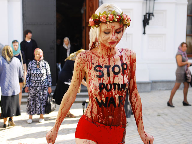 Акция FEMEN на территории Киево-Печерской Лавры. 11 сентября 2014 года