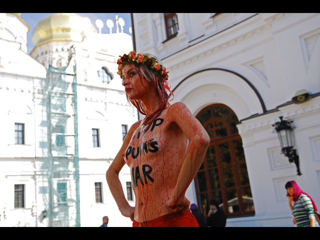 Акция FEMEN на территории Киево-Печерской Лавры. 11 сентября 2014 года