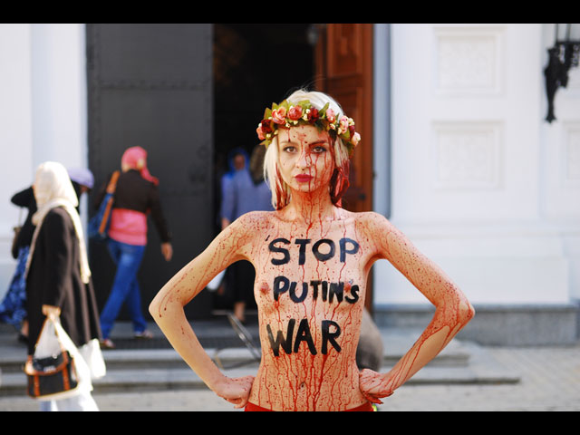 Акция FEMEN на территории Киево-Печерской Лавры. 11 сентября 2014 года