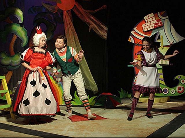 Детские спектакли к празднику Суккот: "Алиса в стране чудес"