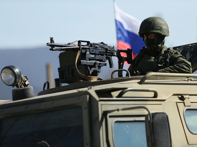 СНБО: Российские войска в Крыму выдвинулись к границе с Украиной