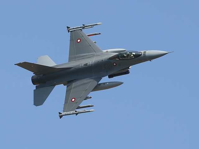 Самолет F-16 ВВС Дании
