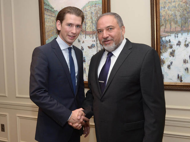 Авигдор Либерман и  министр иностранных дел Австрии  Себастьян Курц в Нью-Йорке. 28 сентября 2014 года