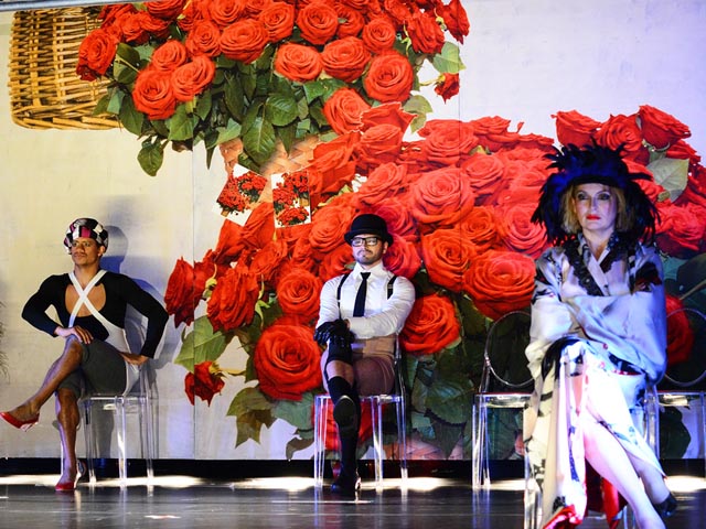 В середине ноября театр Романа Виктюка привозит в Израиль спектакль "Несравненная!" 