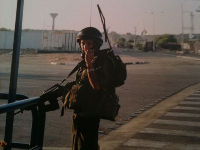 Сими Циони была командиром отделения на КПП "Эрез" на границе с сектором Газы
