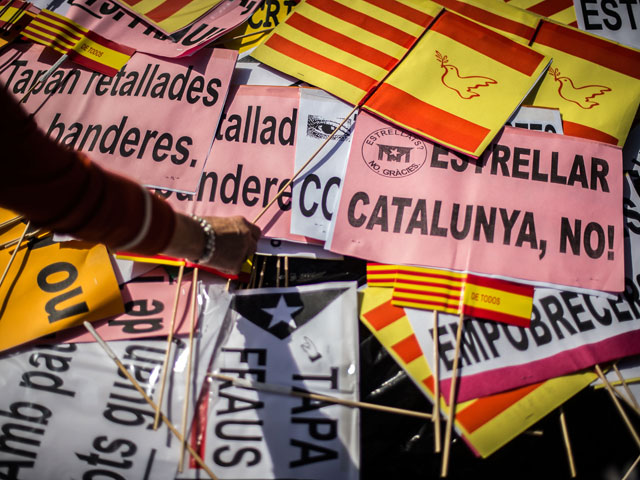 Демонстрация против проведения референдума о независимости Каталонии. Барселона, 12 октября 2014 года.