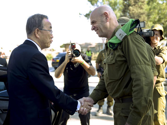 Генеральный секретарь ООН Пан Ги Мун около туннеля ХАМАСа, в районе кибуца Нирим. 14 октября 2014 года