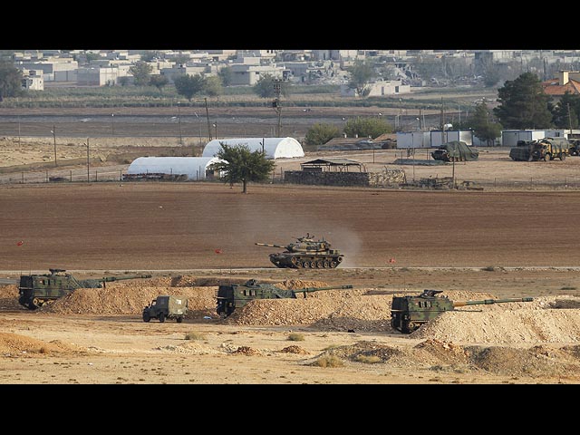 Турецкие военные на границе с Сирией около Кобани