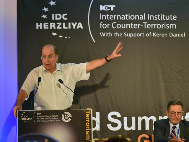 Моше Яалон на конференции в Герцлии. 8 сентября 2014 года