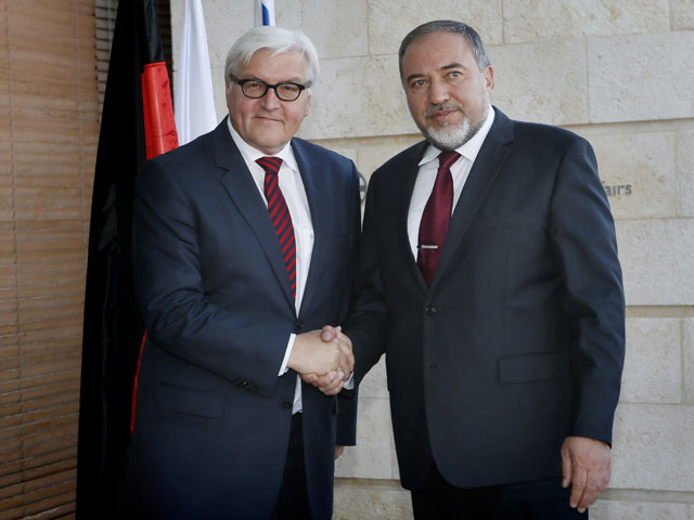Министр иностранных дел Германии Франк-Вальтер Штайнмайер и министр иностранных дел Израиля Авигдор Либерман. Иерусалим, 15 июля 2014 года 