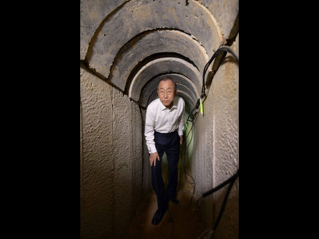 Генеральный секретарь ООН Пан Ги Мун в туннеле ХАМАСа, около кибуца Нирим. 14 октября 2014 года 