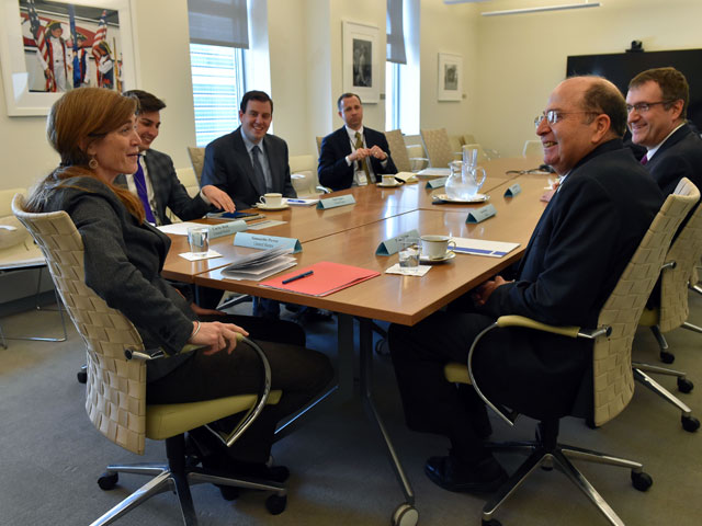 Министр обороны Моше Яалон и представитель ООН в США Саманта Пауэр. Нью-Йорк, 20 октября 2014 года