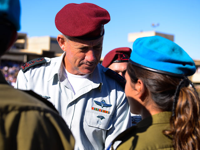 Бени Ганц на церемонии завершения офицерского курса полиции Израиля. 21 октября 2014 года