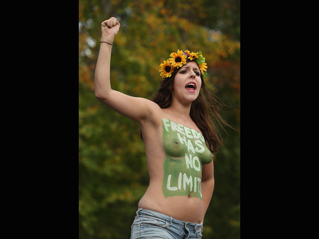 Акция FEMEN перед посольством Саудовской Аравии в Берлине. 28 октября 2014 года