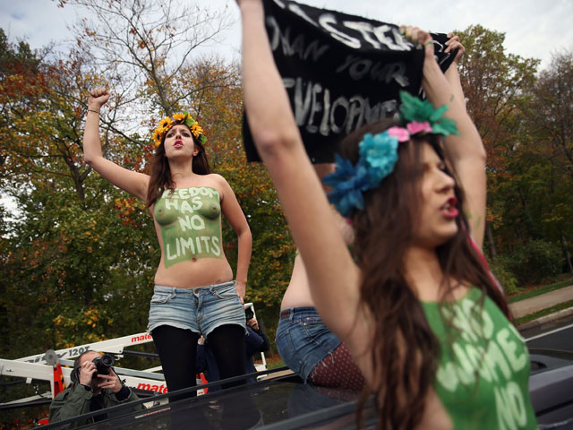 Акция FEMEN перед посольством Саудовской Аравии в Берлине. 28 октября 2014 года