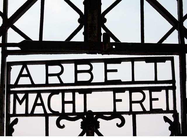 С ворот Дахау похищена надпись "Arbeit Macht Frei"