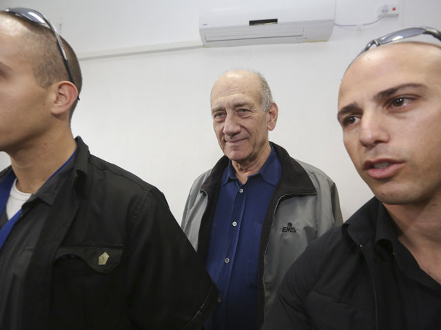 Эхуд Ольмерт в Иерусалимском суде. 3 ноября 2014 года