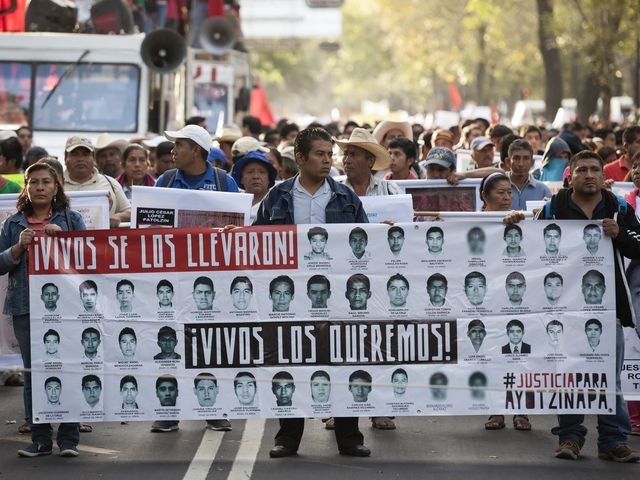 Демонстрация протеста против похищения 43-х студентов. Мехико, 05.11.2014