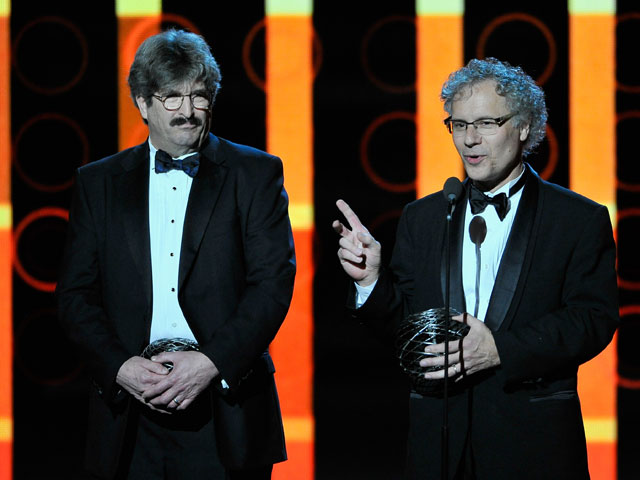 Виктор Амброс и Гари Рувкун на церемонии вручения премий Breakthrough Prize in Life Sciences. 9 ноября 2014 года