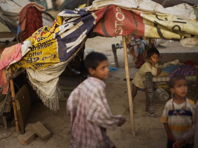 Линч в Индии: женщину обрили, раздели и провезли по деревне на осле
