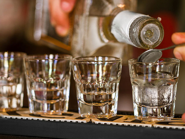 Минздрав: алкогольные напитки Vodka Kremlin и "Насих а-Арак" опасны для здоровья