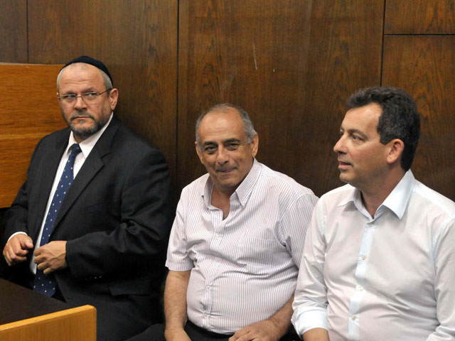 Давид Апель, Бени Регев и Бени Тавин во время судебных слушаний весной 2010 года