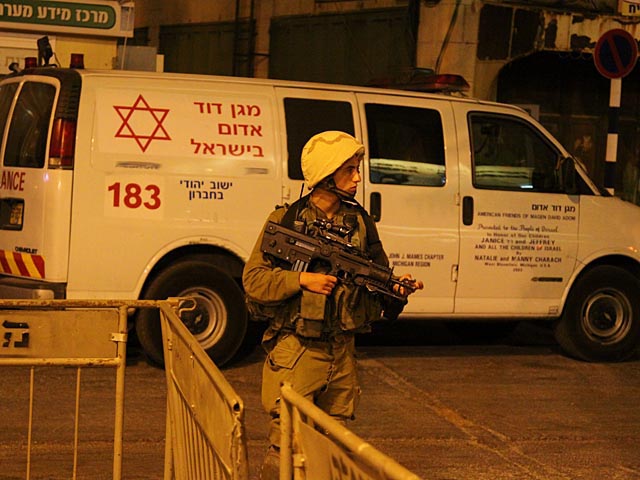 В центре Иерусалима неизвестные попросили у араба прикурить и воткнули ему в ногу нож