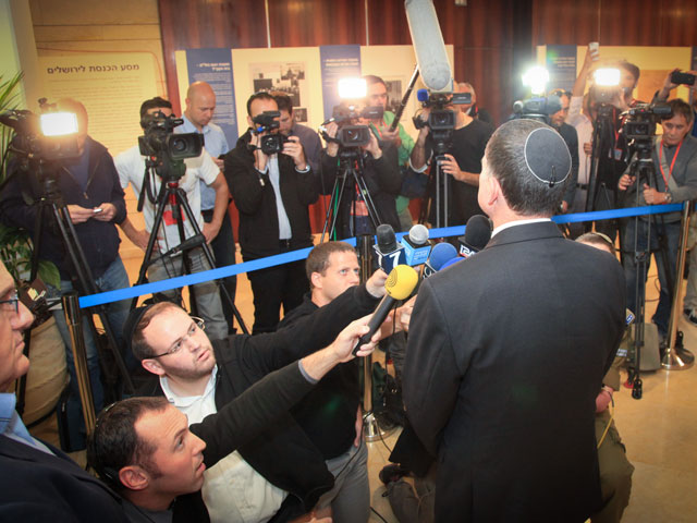 Юлий Эдельштейн после совещания с главами парламентских фракций. Иерусалим, 3 декабря 2014 года