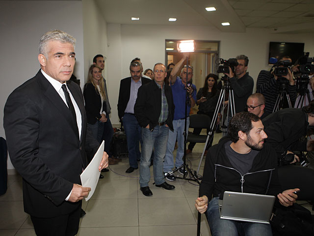 Яир Лапид созвал пресс-конференцию: "Биби, ты оторвался от народа"