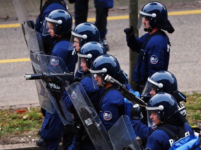 В массовых беспорядках в Цюрихе пострадали 7 полицейских