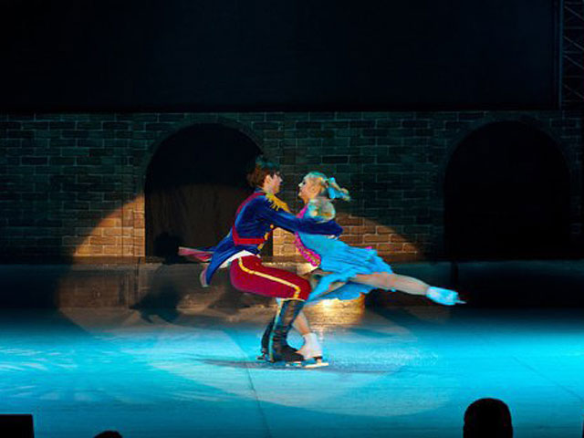 "Щелкунчик" - фантастическое шоу на льду под волшебную музыку Чайковского с блестящей "ледовой" хореографией
