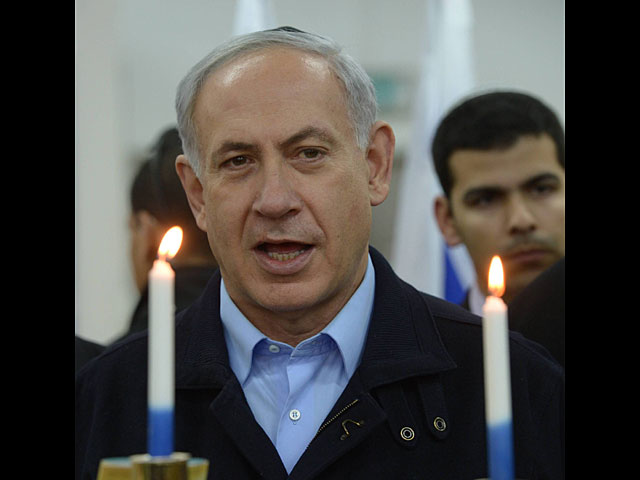 Биньямин Нетаниягу зажег первую ханукальную свечу с бойцами ЦАХАЛа