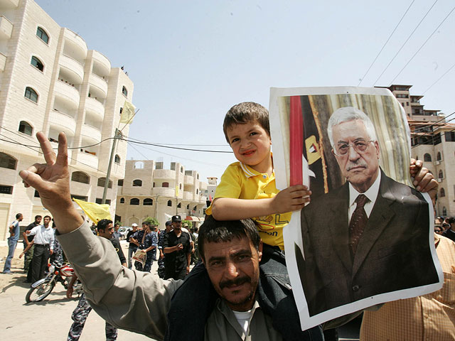 Опрос: две трети палестинцев боятся критиковать Махмуда Аббаса  