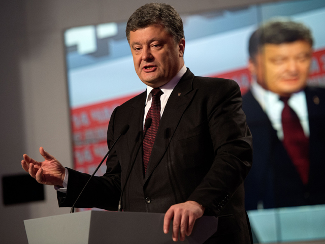 Порошенко: война нанесла сокрушительный удар по украинской экономике