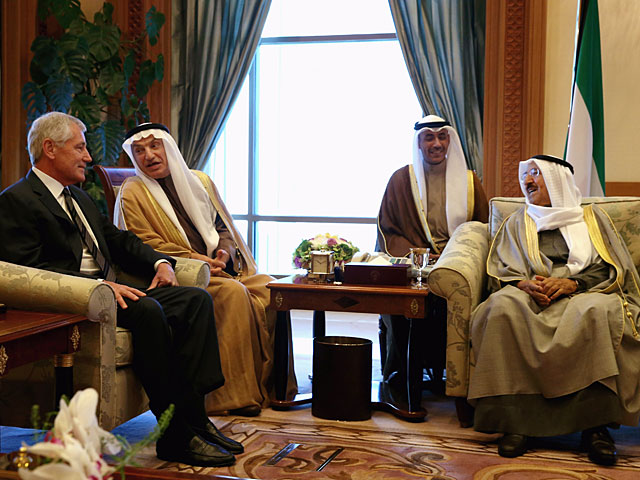 Министр обороны США Чак Хейгел   с визитом в Кувейте