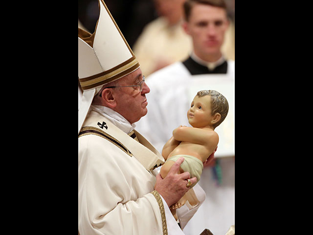 "Секстремистка" попыталась похитить куклу младенца Иисуса в Ватикане