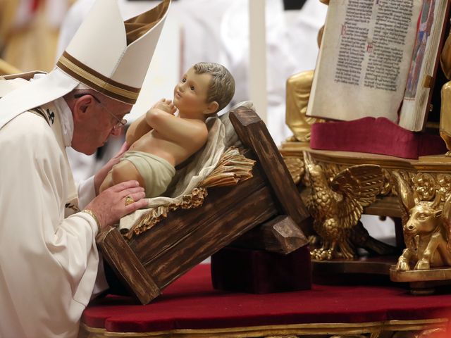 "Секстремистка", пытавшаяся похитить "младенца Иисуса", выслана из Ватикана