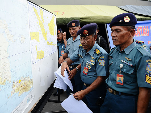 Обнаружено предполагаемое место падения самолета AirAsia, Индонезия просит о помощи  