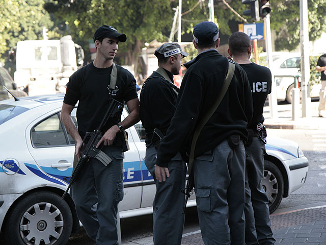 Полиция задержала двух арабов, подозреваемых в торговле наркотиками и боеприпасами  